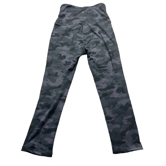 Danskin Women's Grey Camo Print High Rise Capri Legging Size S/P NWT - Picture 2 of 6